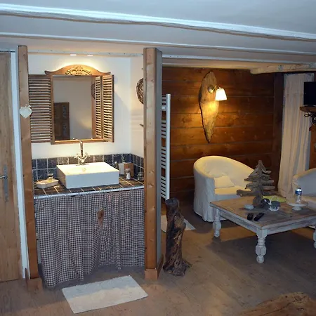 Au Charme De La Lauziere Bed & Breakfast Argentine