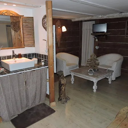 Bed & Breakfast Au Charme De La Lauziere Argentine