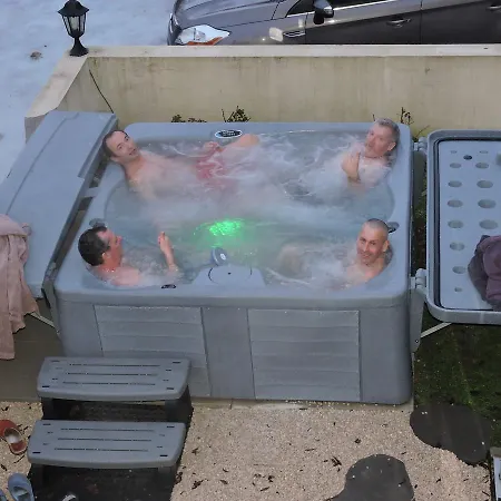 Au Charme De La Lauziere